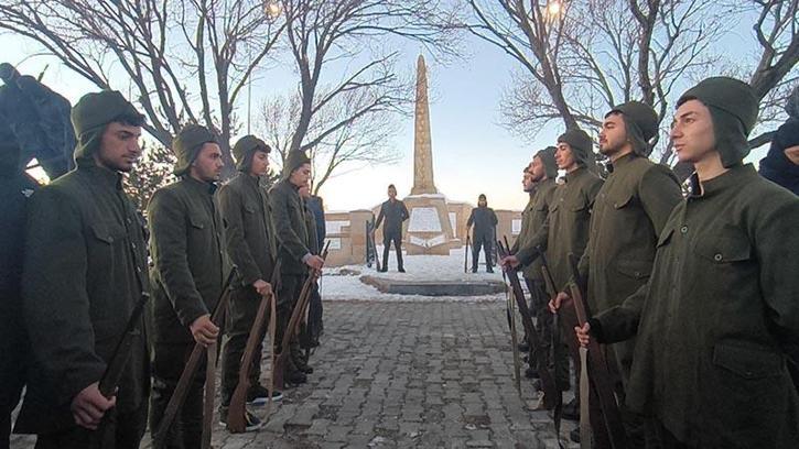 Sarıkamış şehitleri için sıfırın altında 10 derecede saygı nöbeti