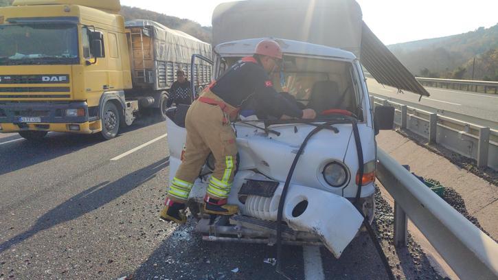 Akhisar’da kamyonet ile TIR çarpıştı: 1 yaralı
