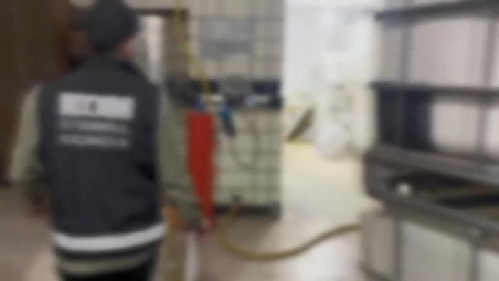 İstanbul- İstanbul ve Antalya'da 16 ton kaçak alkol ele geçirildi; 5 gözaltı