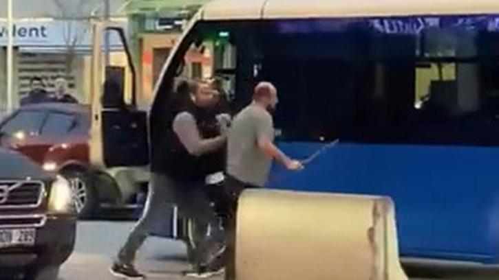 Kadıköy’de trafikteki sopalı kavga kamerada