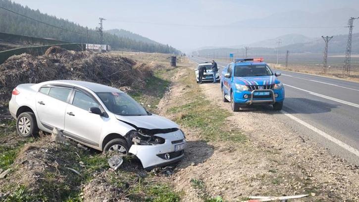 Gaziantep'te otomobil, şarampole devrildi; 4 yaralı