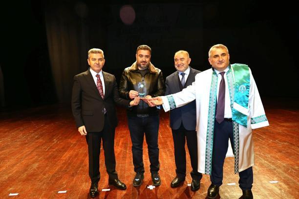 AÇÜ’den iş insanı Sural’a plaket