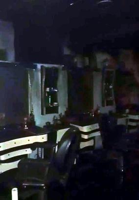 Kuaför dükkanı yangında kullanılamaz hale geldi