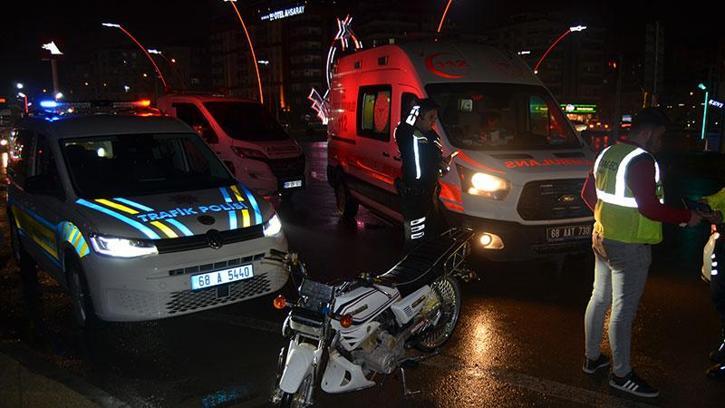 Polisin 'dur' ihtarına uymayan çocuk sürücü, kaçarken kaza yapıp yaralandı