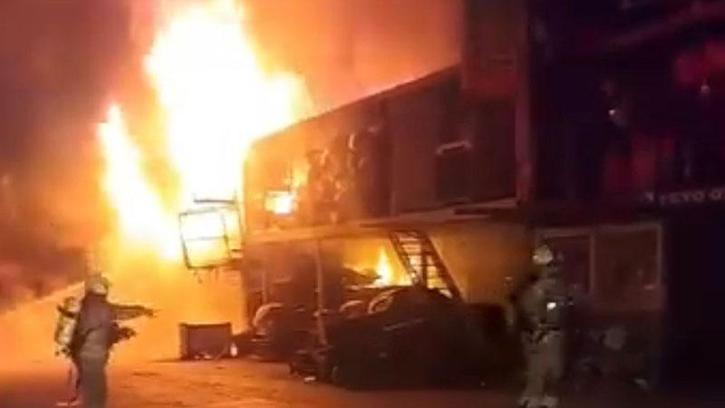 Başakşehir'de 2 katlı iş yerinde yangın