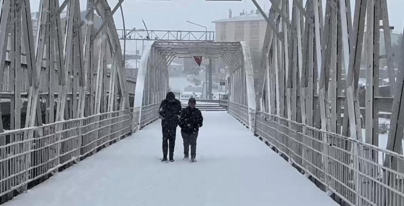 Ardahan’da kar yağışı ulaşımı etkiledi (2)