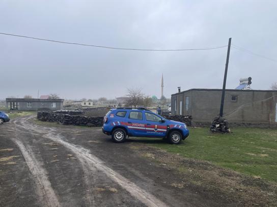 Tartıştığı eşi ve oğlunu öldürdü