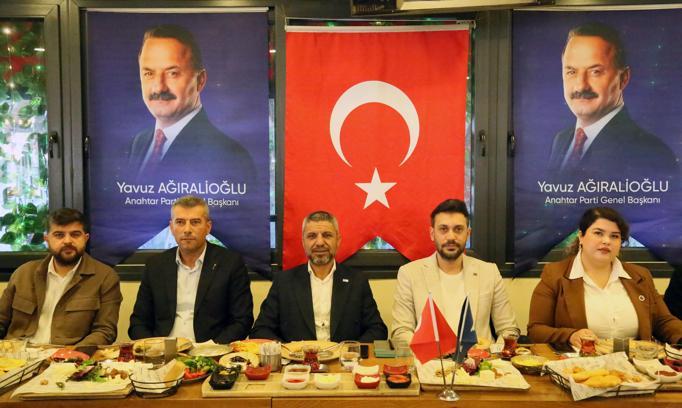 Anahtar Parti'den tanıtım toplantısı