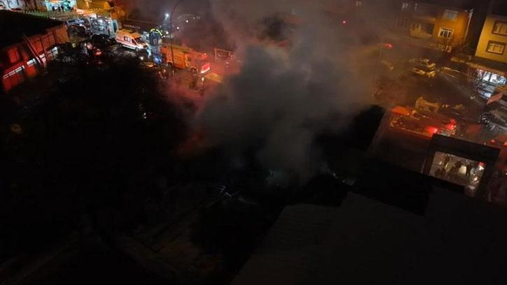 Ümraniye’de PVC üretimi yapan işletmede çıkan yangın söndürüldü