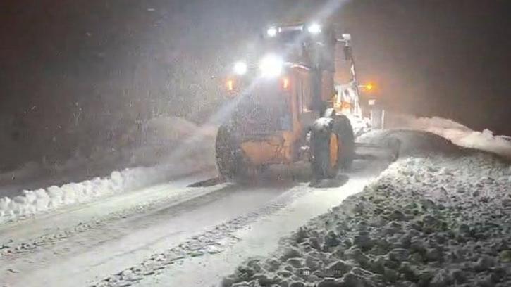 Siirt-Bitlis kara yolu, kar nedeniyle ağır tonajlı araçların geçişine kapatıldı