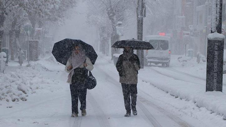 Van'da 569 yerleşim yeri ulaşıma kapandı, okullar tatil edildi