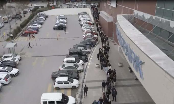 Denizli'de metrelerce alışveriş kuyruğu; gece yarısı gelip 9 saat beklediler