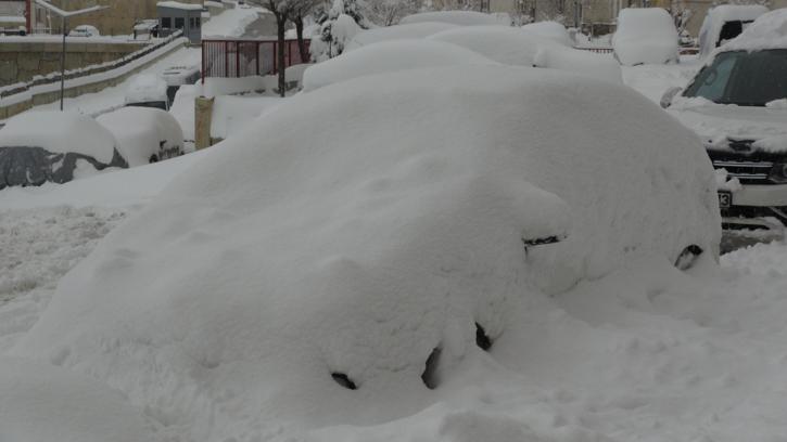 Hakkari'de yolu kardan kapanan köydeki astım hastası, hastaneye ulaştırıldı