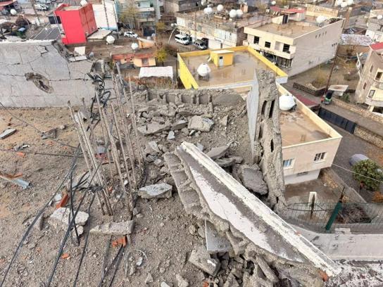 Şırnak’ta kar yağışı sırasında apartmana yıldırım düştü / Ek fotoğraflar