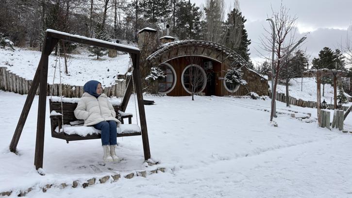 Sivas'ın 'Hobbit Evleri'nde kış manzarası