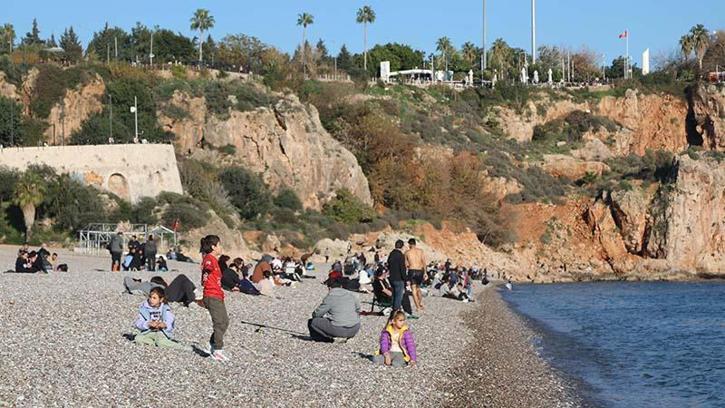 Doğu'da kar, Antalya’da yazdan kalma sıcaklık