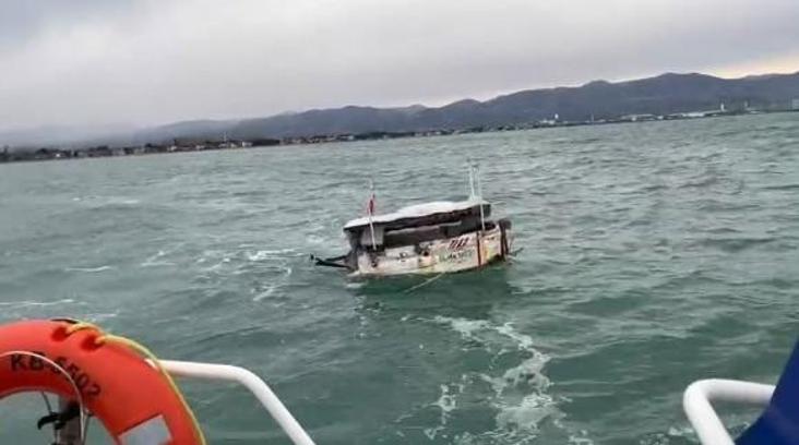 Samsun’da açık denizde sürüklenen tekne kıyıya çekildi