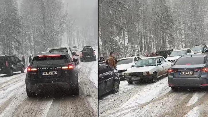 Oylat Kaplıcaları yolu kar nedeniyle kapandı, araçlar mahsur kaldı