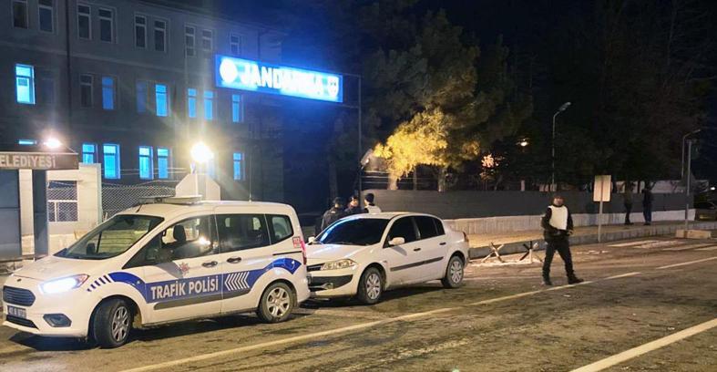 2 husumetlisini tabancayla yaraladı, jandarmaya teslim oldu