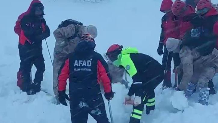 Artvin'de çığ altında kalan çoban aranıyor