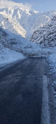 Hakkari-Çukurca kara yoluna çığ düştü
