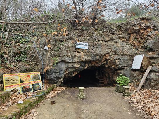 Antalya'daki Karataş Mağarası'nda tekno parti