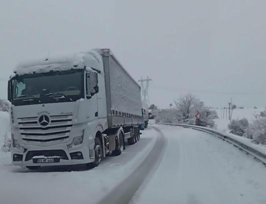 Doğu kar altında; 1561 yerleşim biriminin yolu kapandı (2)