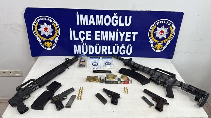 Adana'da bir çiftlik evinde ruhsatsız silahlar ile uyuşturucu ele geçirildi