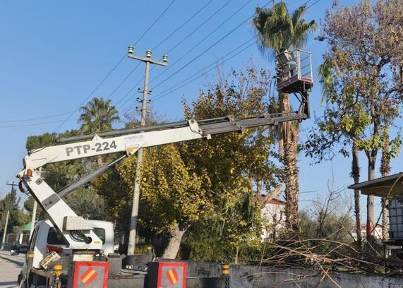 Akdeniz’de parklarda bakım ve yenileme çalışmaları sürüyor