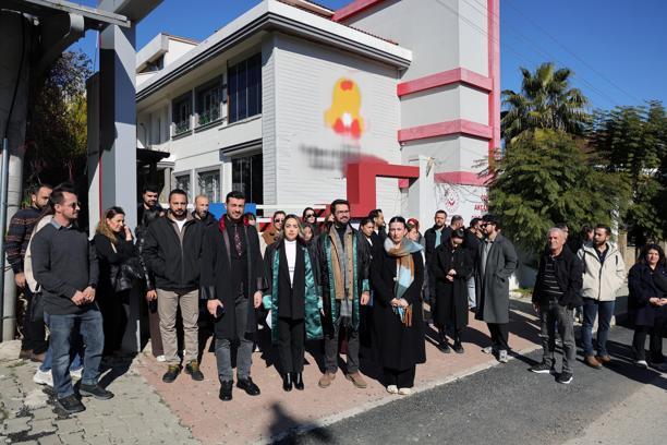 Karne için gittikleri anaokulunun iflas ettiğini öğrenen veliler, mağduriyetlerinin giderilmesini istiyor