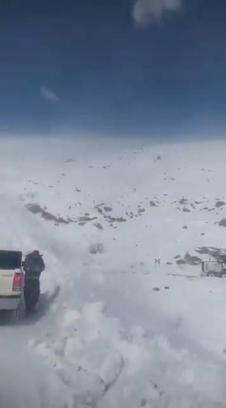Diyarbakır’da çığ düşen mahalle yolu ulaşıma açıldı