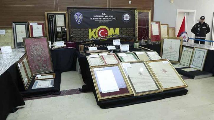 İstanbul'da tarihi eser operasyonunda ele geçirilen 5 binin üzerinde eser sergilendi