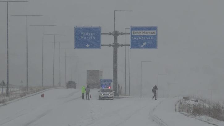 Gercüş’te kardan yolu kapanan bölgede mahsur kalan 2 diyaliz hastası hastaneye ulaştırıldı