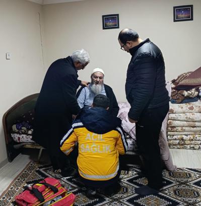 77 yaşındaki hastaya paletli ambulansla ulaşıldı