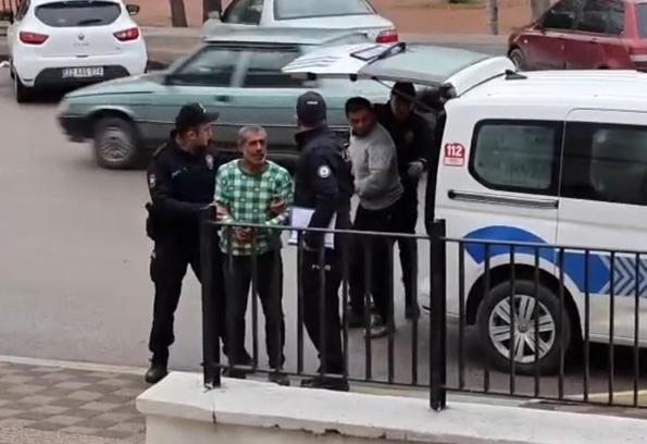 Yurt dışına kaçmak isteyen 2 firari hükümlü, ormanda yakalandı