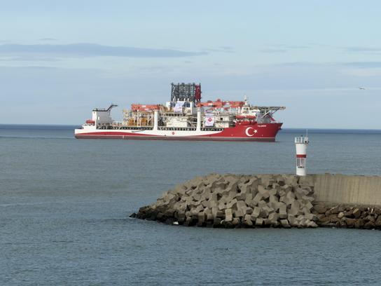 Derin deniz sondaj gemisi 'Yıldırım', Filyos Limanı'na ulaştı