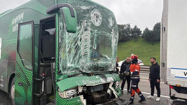 Konyaspor U-19 futbol takımını taşıyan otobüs kaza yaptı; 7 yaralı