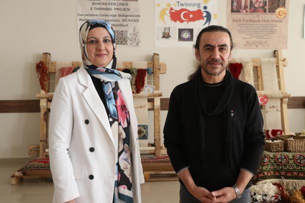 Kayseri’de 2 öğretmen, halı dokuma geleneğini yaşatmak için okulda atölye kurdu