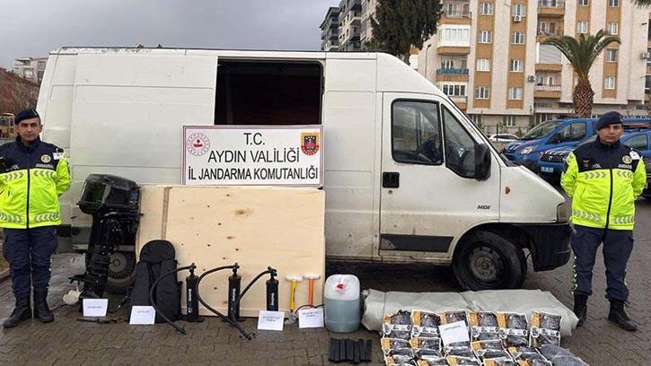 Sürücüsünün 'dur' ihtarına uymadığı minibüste 27 kaçak göçmen yakalandı