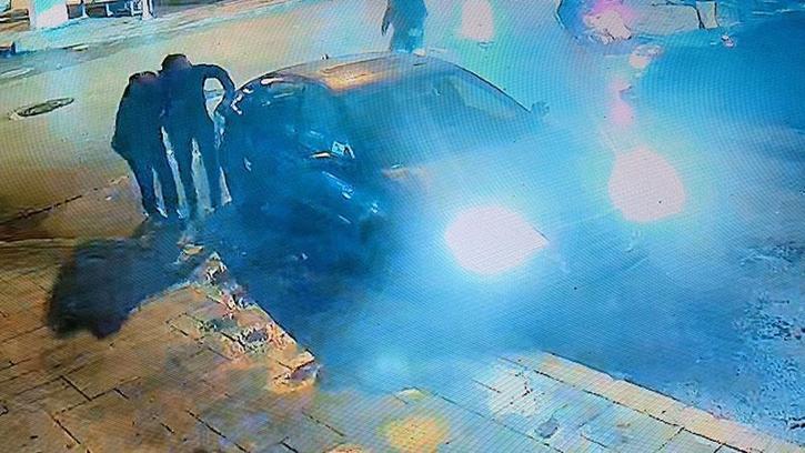 Çarptığı motosiklet sürücüsünü otomobiliyle hastaneye götürdü; o anlar kamerada