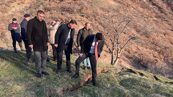 Sivas'ın Koyulhisar ilçesinde heyelan