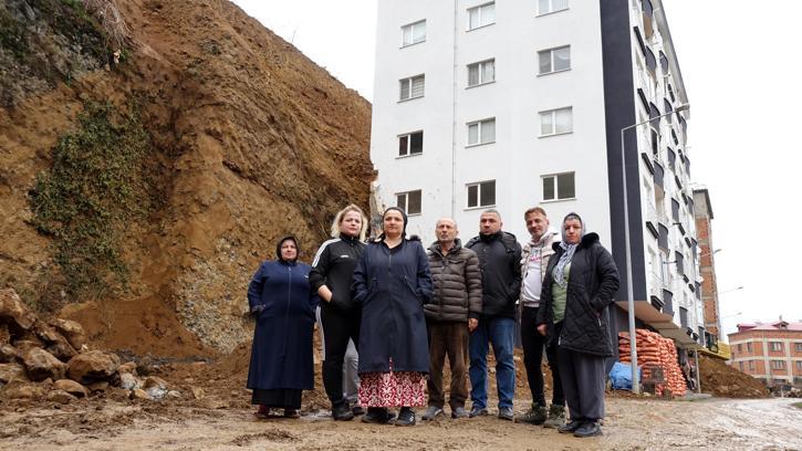 Heyelanın vurduğu ‘korku apartmanında’ mühür kalktı, gözler riskli yamaçta