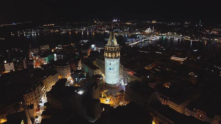 Kahramanmaraş depreminin yıl dönümü nedeniyle Galata Kulesi'ne video yansıtıldı