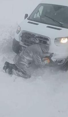 Sivas'ta tipide araçlarında mahsur kalanlar kurtarıldı