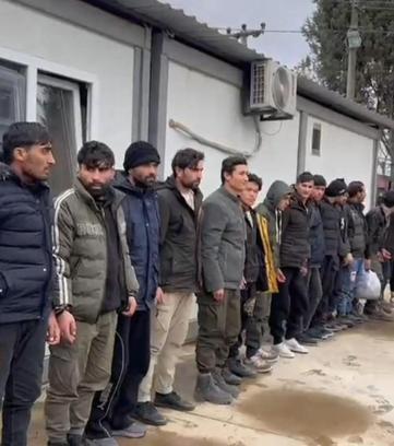 Sakarya'da 20 kaçak göçmen yakalandı: 2 tutuklama