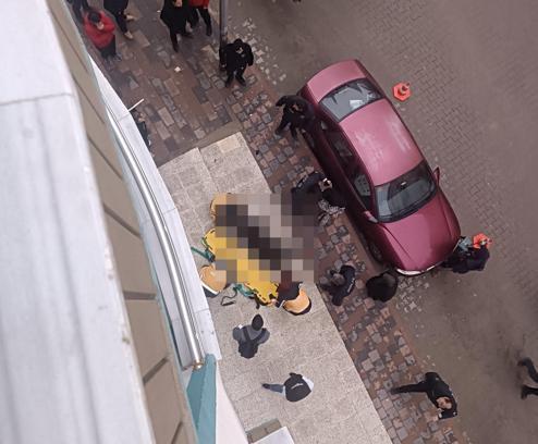 Siirt'te 3'üncü kattan düşen kadın hayatını kaybetti