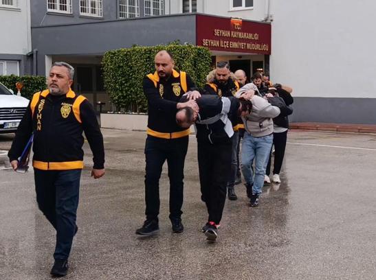 Kredi puanı yüksek kişilerin kimlik bilgilerini kopyalayıp 10 milyon liralık dolandırıcılık yapan 12 şüpheli tutuklandı