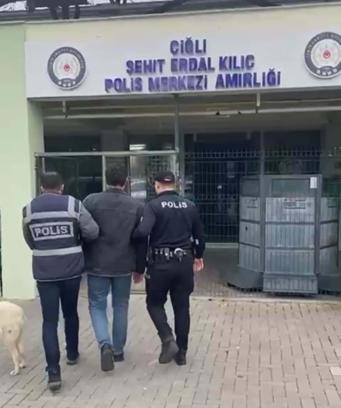 İzmir'de 40 yıl 10 ay hapis cezası bulunan firari göçmen kaçakçısı yakalandı