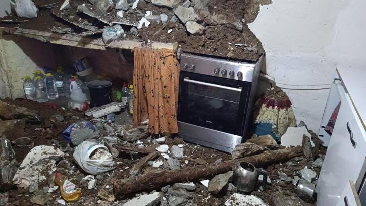 Hakkari'de evin duvarı çöktü