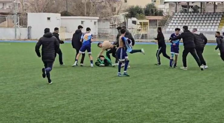 Liselilerin futbol turnuvasında kavga